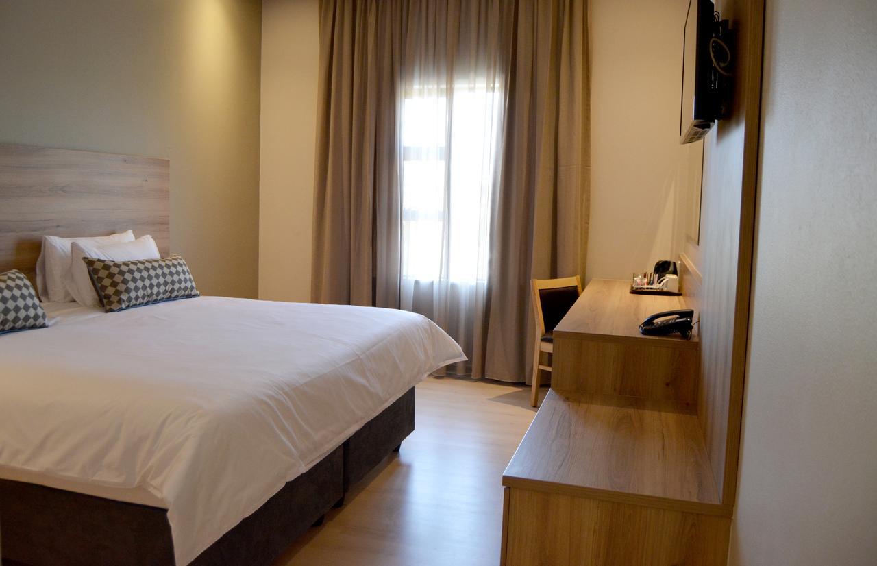 Regal Inn Hotel Мідранд Екстер'єр фото